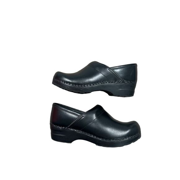 L.L. Bean Women’s 6 Black Leather Clogs Slip on Comfort Shoes - Picture 1 of 10